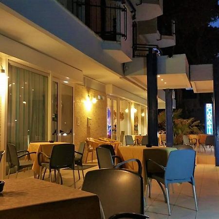 Hotel Canasta Riccione Dış mekan fotoğraf