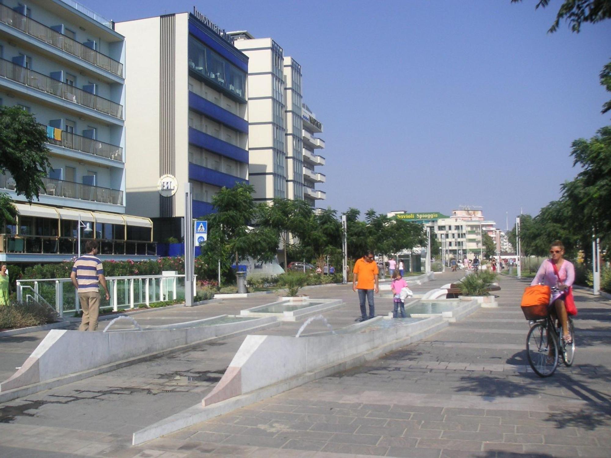 Hotel Canasta Riccione Dış mekan fotoğraf