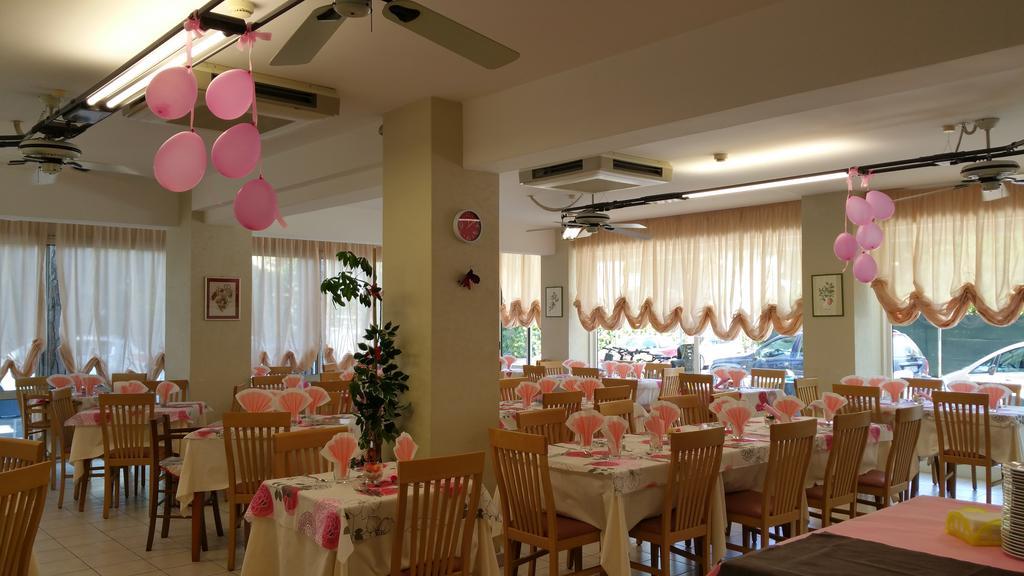 Hotel Canasta Riccione Dış mekan fotoğraf
