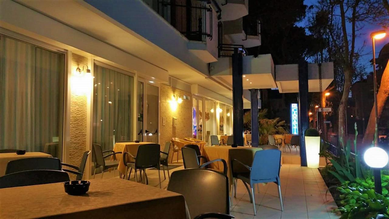 Hotel Canasta Riccione Dış mekan fotoğraf
