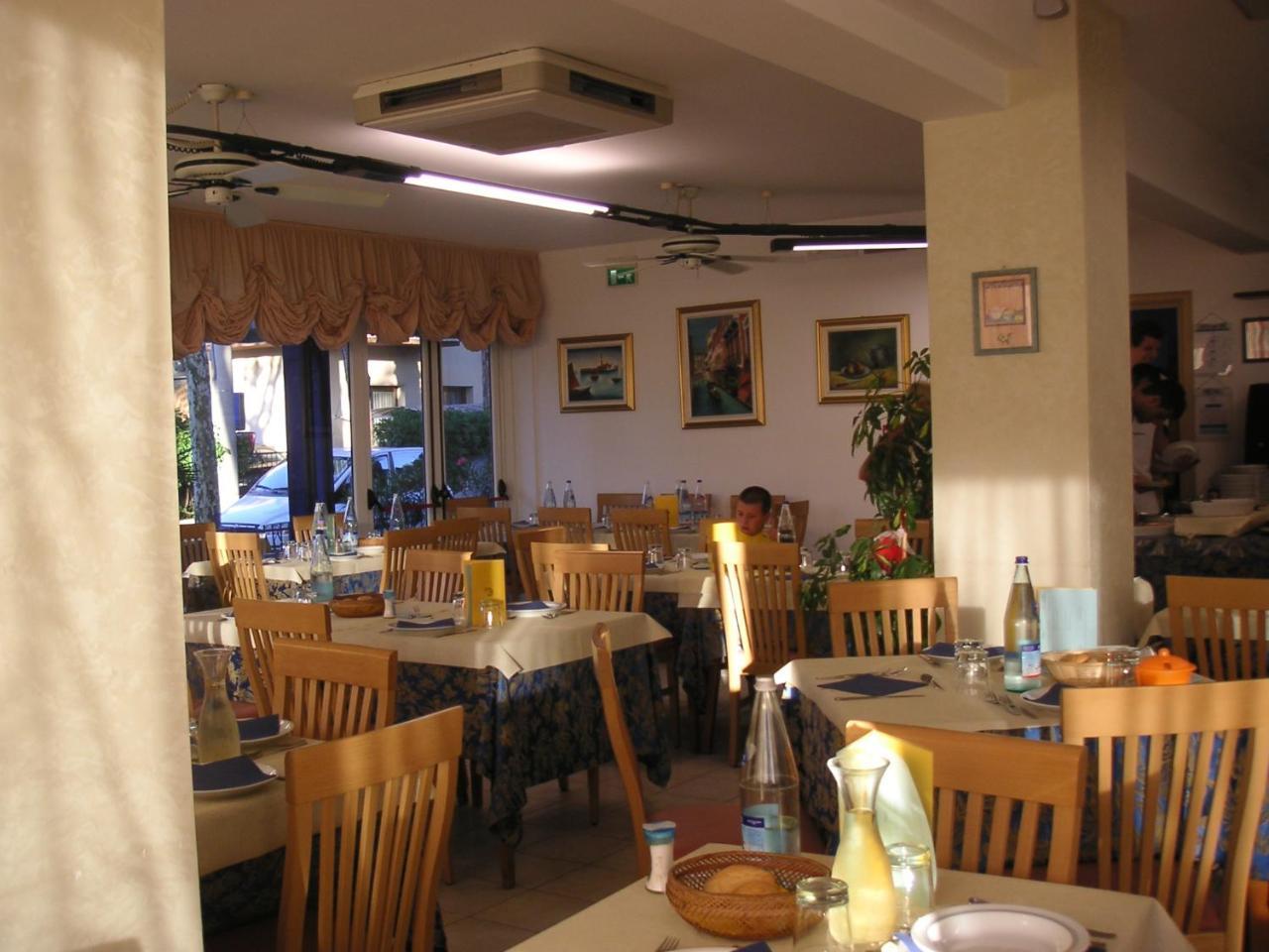 Hotel Canasta Riccione Dış mekan fotoğraf