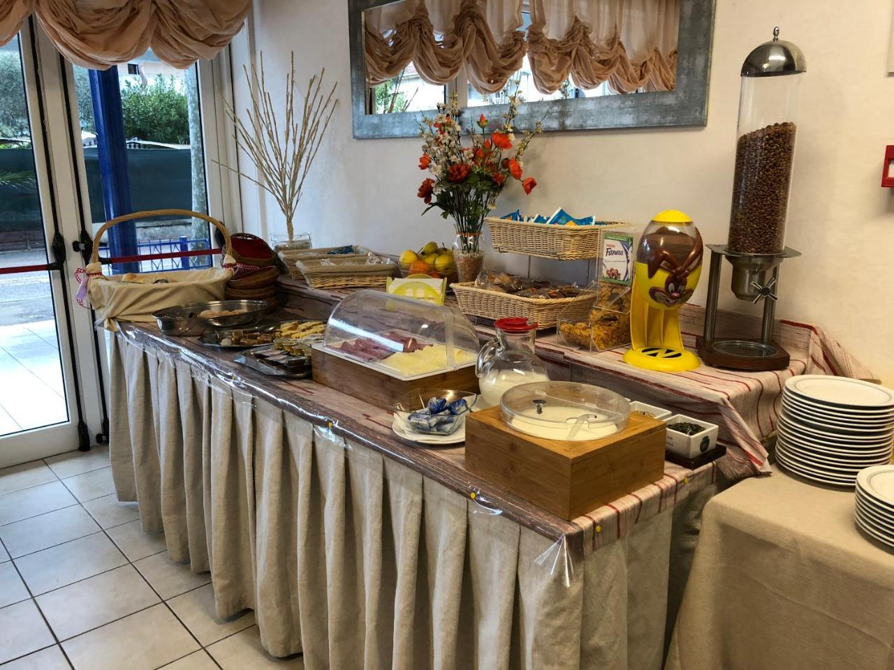Hotel Canasta Riccione Dış mekan fotoğraf